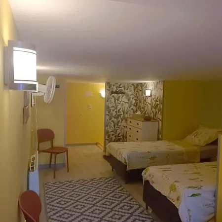 Fleurs De Printemps - Jonquille Chic לינה וארוחת בוקר *